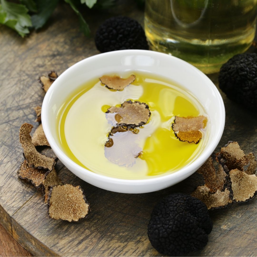 The Difference Between White & Black Truffle Oil